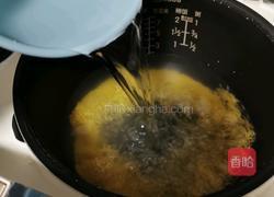 小米百合莲子红糖粥的做法图解3