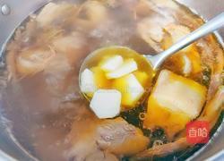 黄花菜虫草花炖鸡汤的做法图解13