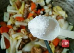 胡萝卜白菜炒卤料的做法图解5
