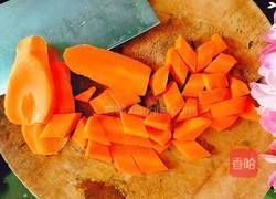 胡萝卜青椒炒杏鲍菇的做法图解2