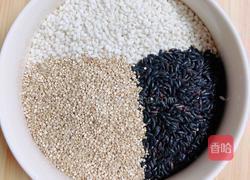 椰浆白果藜麦黑米饭的做法图解1