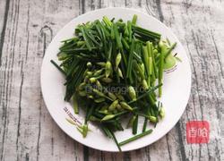 韭菜花炒鸡蛋的做法图解2