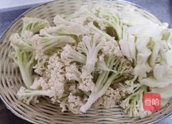 菜花炒肉的做法图解2