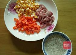 玉米胡萝卜肉片粥的做法图解2