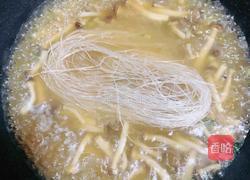 蟹味菇骨汤粉丝煲的做法图解8