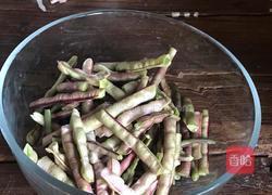 清炒麻豆角的做法图解1