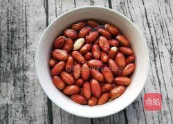 花生炖凤爪的做法图解2