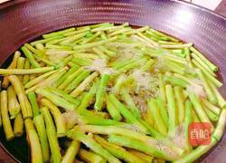 干煸豆角的做法图解3