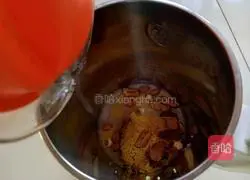 Illustration of how to make healthy red date peanut lotus seed soy milk 6