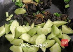 鸡蛋黄瓜炒木耳 的做法图解8