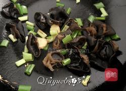 鸡蛋黄瓜炒木耳 的做法图解7