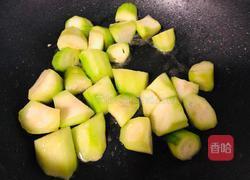 金黄鲜美的丝瓜鸡蛋菌菇汤，简单又低脂，全家都喜欢的做法图解6