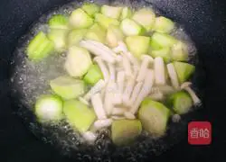 Golden and delicious loofah, egg and mushroom soup, simple and low-fat, a recipe that the whole family will love 8