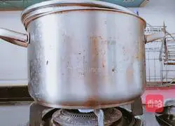 Recipe for Lily Barley and White Fungus Chicken Soup 11