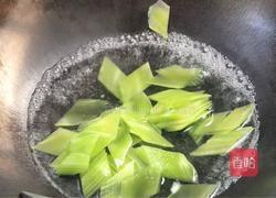 莴笋炒鸡蛋的做法图解3