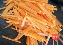 捞面条的做法图解1