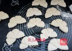 Illustration of making multigrain lotus leaf cake 12