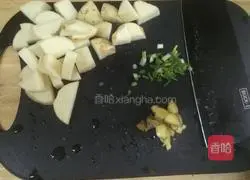 Illustration of Recipe of Stewed Pork Belly with Potatoes 1