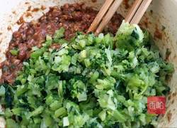 猪肉芹菜饺子的做法图解5