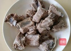 莲藕玉米排骨汤的做法图解3