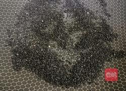 黑芝麻馒头的做法图解1