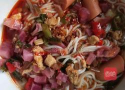 酸菜鸡肉米线的做法图解4