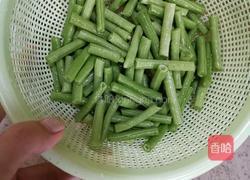 豆角炒肉的做法图解2