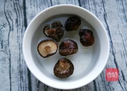 香菇鸡肉粥的做法图解2