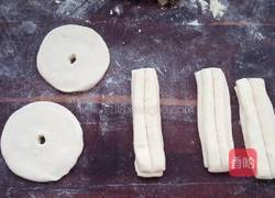 家常油条油饼的做法图解2
