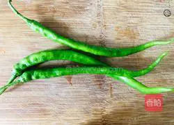 One more step, the beef tenderloin will be smooth, tender, and delicious, juicy green pepper beef tenderloin recipe 2