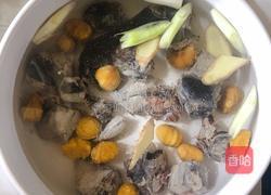 虫草茶树菇板栗煲乌鸡的做法图解3