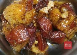 酸菜炖五花肉的做法图解1