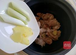 胡萝卜山药排骨汤的做法图解6