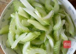 西芹炒虾仁的做法图解2