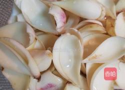 冰糖雪梨百合汤的做法图解2