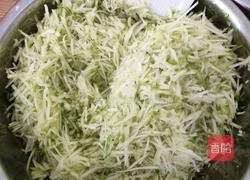 饺子（角瓜猪肉馅)的做法图解2