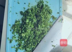 芹菜叶炒鸡蛋的做法图解1