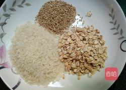 藜麦燕麦大米粥的做法图解1