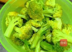 西兰花炒木耳的做法图解6