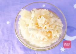 白萝卜银耳肉圆汤的做法图解2