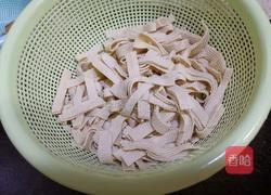 豆皮韭菜炒豆芽的做法图解2