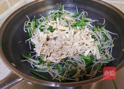 豆皮韭菜炒豆芽的做法图解7