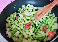 腊肠炒芹菜的做法图解5