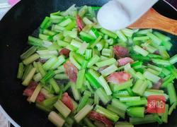 腊肠炒芹菜的做法图解7