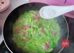 腊肠炒芹菜的做法图解8