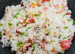 五彩缤纷蛋炒饭的做法图解6