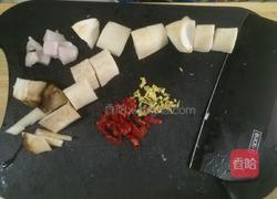 杏鲍菇炖五花肉的做法图解2