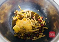 螺蛳粉啦啦的做法图解1