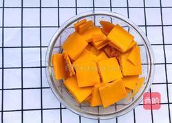 金钱南瓜饼的做法图解1