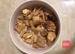 五指毛桃山药蜜枣煲鸡汤的做法图解1